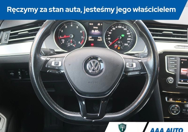 Volkswagen Passat cena 57000 przebieg: 227610, rok produkcji 2016 z Iwonicz-Zdrój małe 154